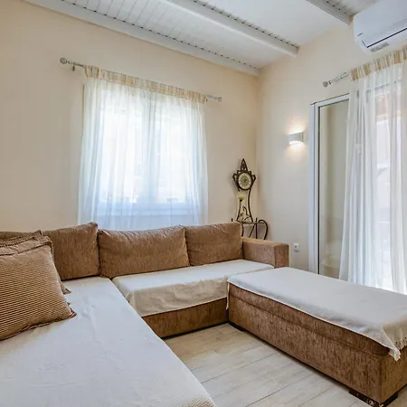 La Casa Di Eleni Ахарави